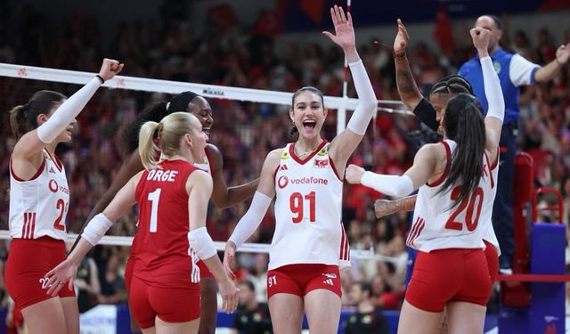 İzmir'in voleyboldaki gururu Defne: Milletler Ligi'nde ay-yıldızla parlıyor