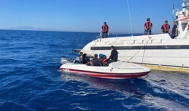 Ege'de korku dolu saatler: Göçmen teknesi sürüklendi