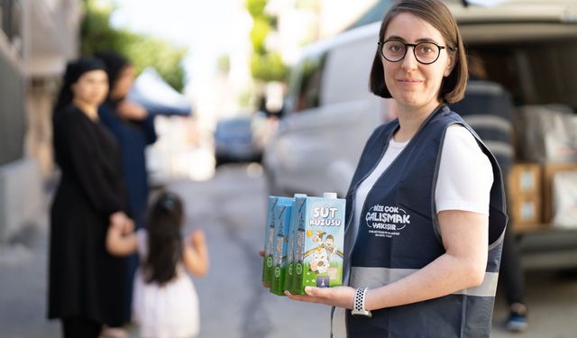 İzmir'de binlerce çocuğa ücretsiz süt desteği başladı!