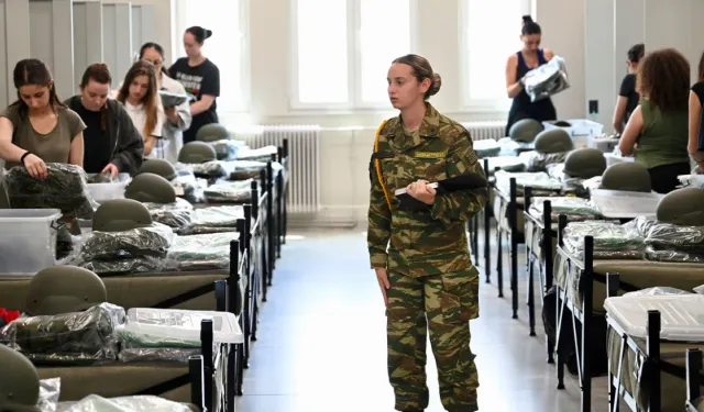 Yunanistan Ordusunda İlk: Kadın Askerler Göreve Başladı
