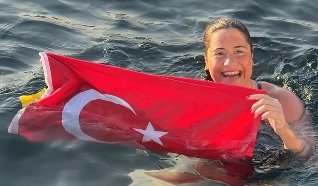 Milli yüzücü Aysu Türkoğlu Tsugaru Kanalı’nı geçerek tarihe geçti