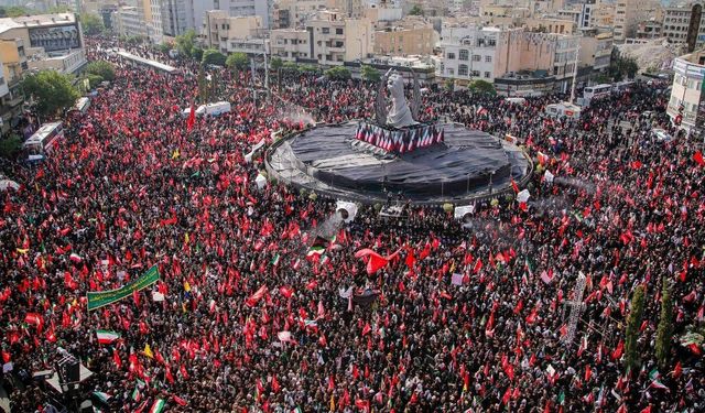 Hamaney için milyonlar Tahran caddelerinde