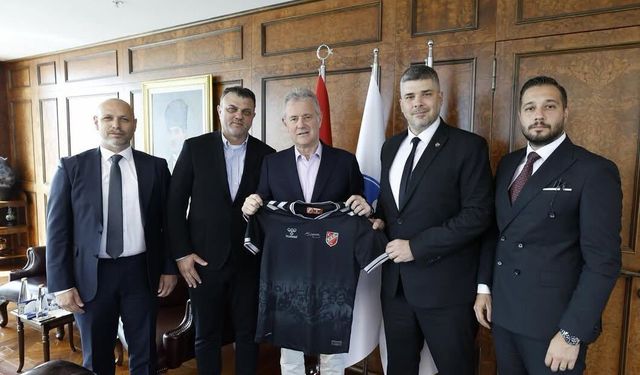 Karşıyaka futbolda yoğun mesaide