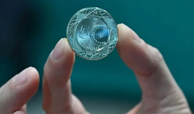NATO Zirvesi için tedavülde kullanılacak özel 5 lira basıldı