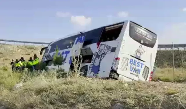 Ankara-Niğde otoyolunda can pazarı: Kontrolden çıkan yolcu otobüsü devrildi