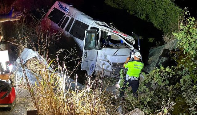 Aydın’da minibüs tarlaya devrildi: 1 ölü, 2 yaralı