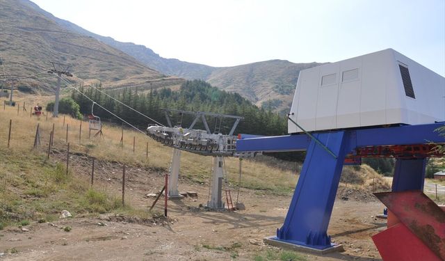 Ege’nin kış turizmi gözdesi Bozdağ Kayak Merkezi beyaz örtü öncesi sezona hazırlanıyor