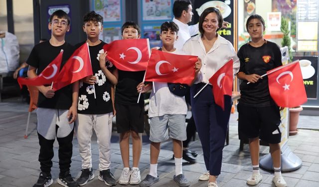 Karabağlar 30 Ağustos’ta Türk bayraklarıyla donatıldı