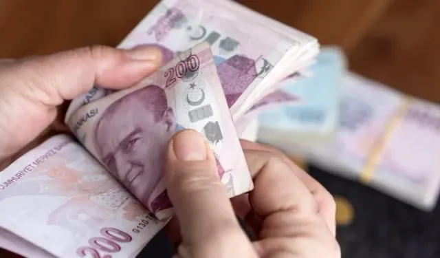 Emeklilere maaş farkı müjdesi: Ödemeler hesaplara yatırılıyor