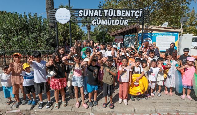 Konaklı çocuklar ve kadınlar deniz keyfini sürdürüyor