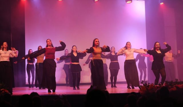 Karşıyaka’da halk danslarına rekor ilgi