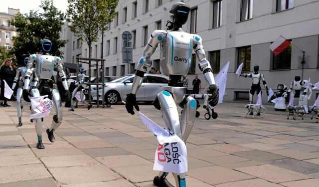 Polonya'da Robotlar Sokağa İndi: Yapay Zeka Düzenlemesi İstediler