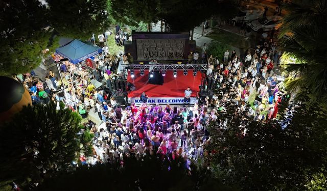 Güzelyalı’da 80’ler 90’lar coşkusu: Nostalji dolu şenlik büyük ilgi gördü