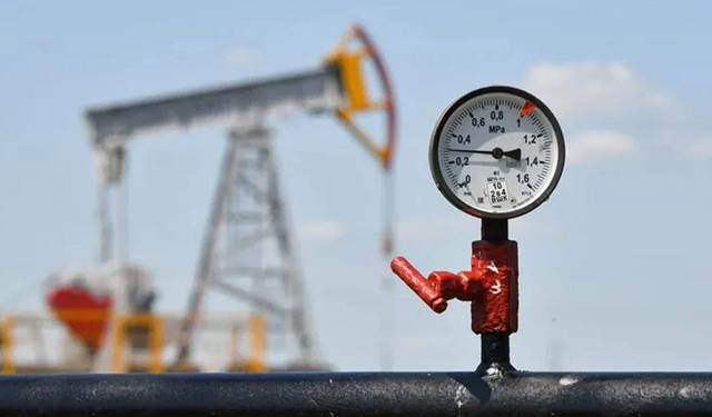 Trump’ın İran çıkışı petrolü yukarı çekti: Brent 103 doları aştı
