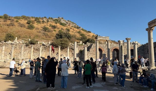 İşitme engelli gençler İzmir’i sevgiyle keşfetti