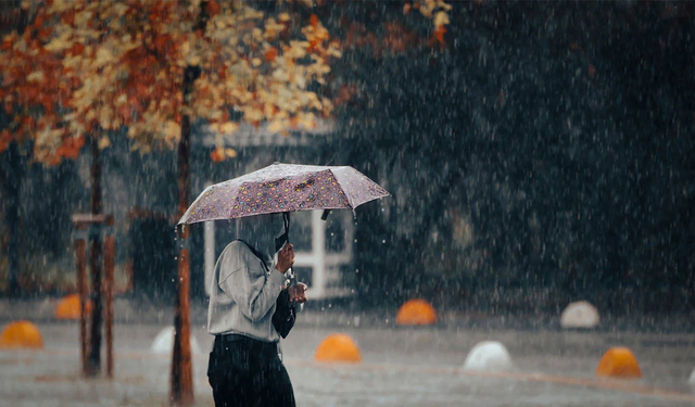 Meteoroloji'den sağanak ve sis uyarısı: İzmir'de hava nasıl olacak?