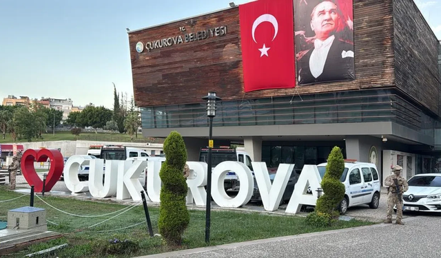 Adana'da belediyeye şafak operasyonu: Çok sayıda gözaltı kararı