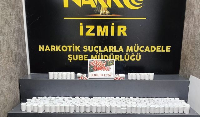 İzmir'in Torbalı ilçesinde toprağa gömülü binlerce sentetik ecza ele geçirildi