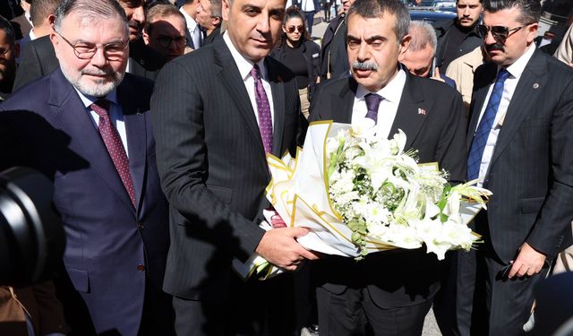 Bakan Tekin'den Çiğli'ye ziyaret!