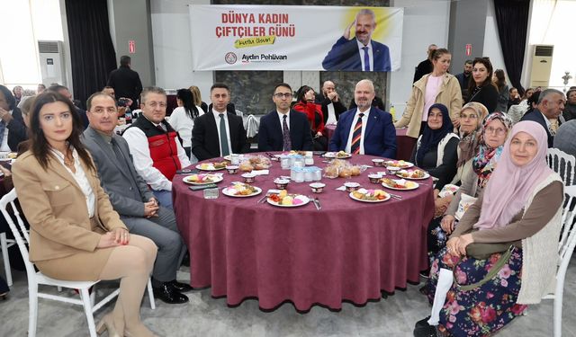 Menemen'de 1500 kadın çiftçiye özel kutlama