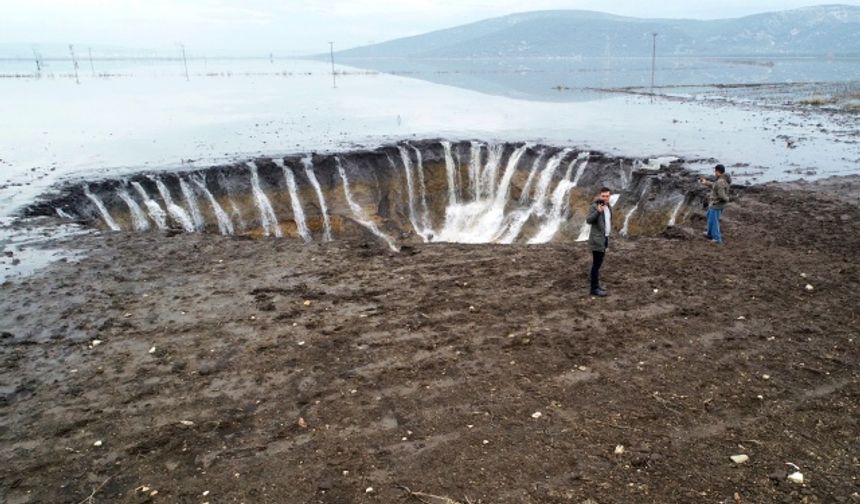 İzmir'de oluşan düdenlere "jeopark" önerisi