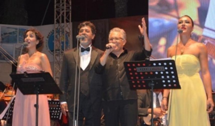 Zülfü Livaneli Datça'da konser verdi