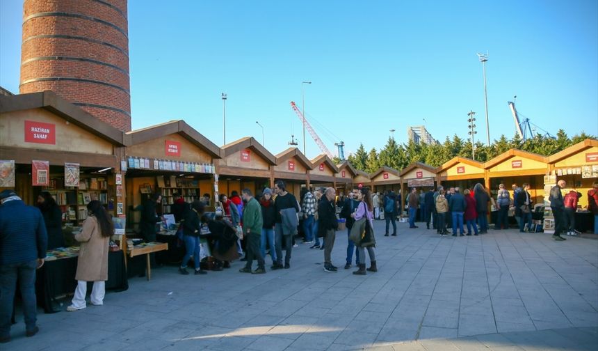 İzmir'deki Sahaflar Festivali, mezatla sona erdi