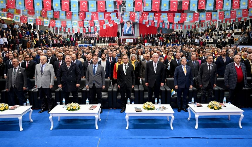 İYİ Parti İzmir İl Kongresi'nde başkanlığa Sinan Bezircilioğlu seçildi