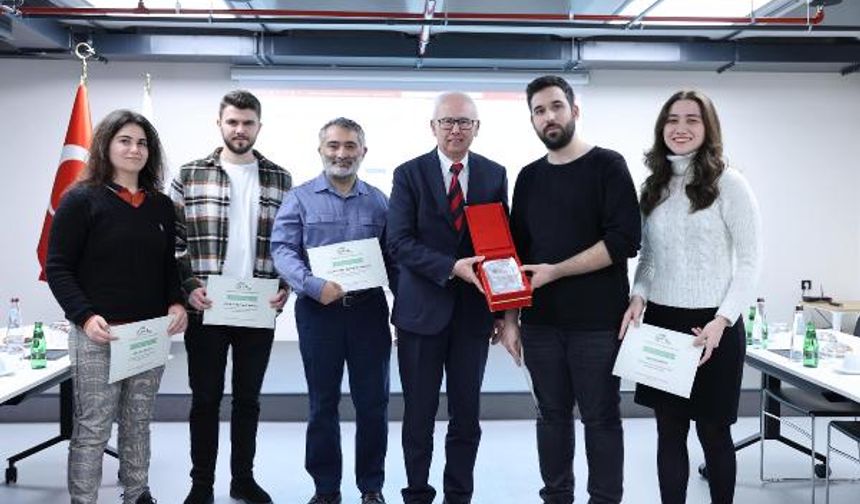 'Akıllı Kampüs Fikir ve Proje Yarışması'nda İEÜ'lü gençler birinci oldu