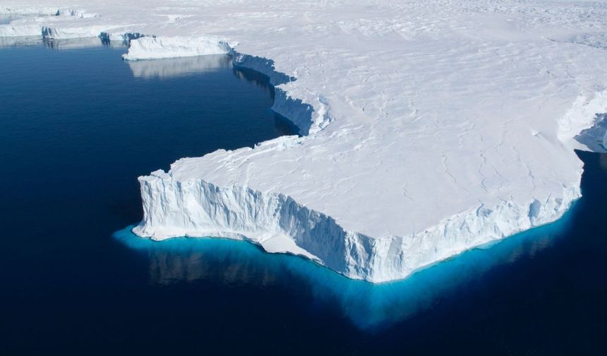 Dev buzul Antarktika'dan koptu
