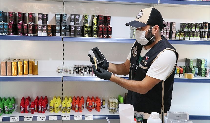 İzmir'de 425 parça elektronik sigara malzemesi ele geçirildi