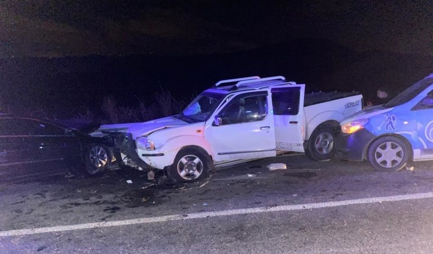 Aydın’da üç aracın karıştığı kazada dört kişi yaralandı