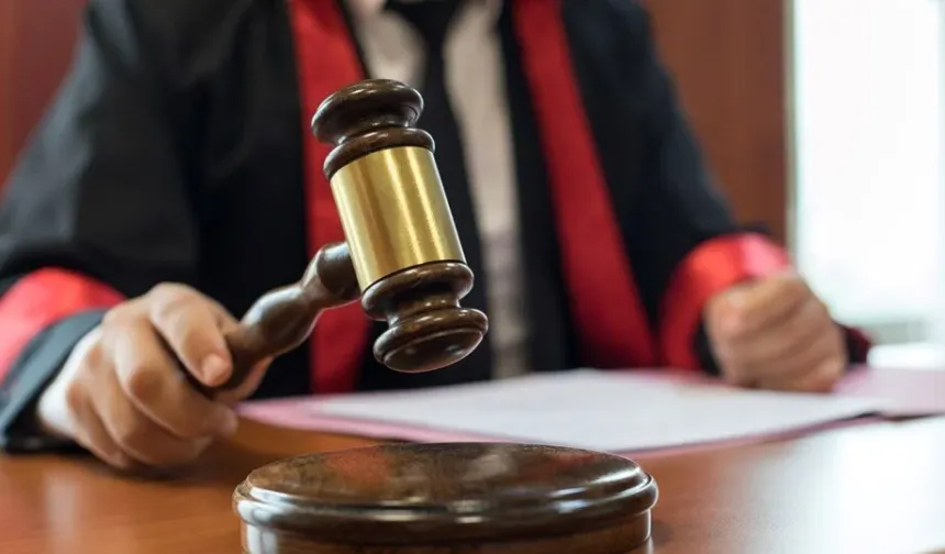 İzmir’de 3 kişinin öldürüldüğü dava ertelendi: Aileler salonu terk etti