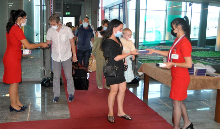 İngiltere'den sezonun ilk turist kafilesi Muğla'ya geldi