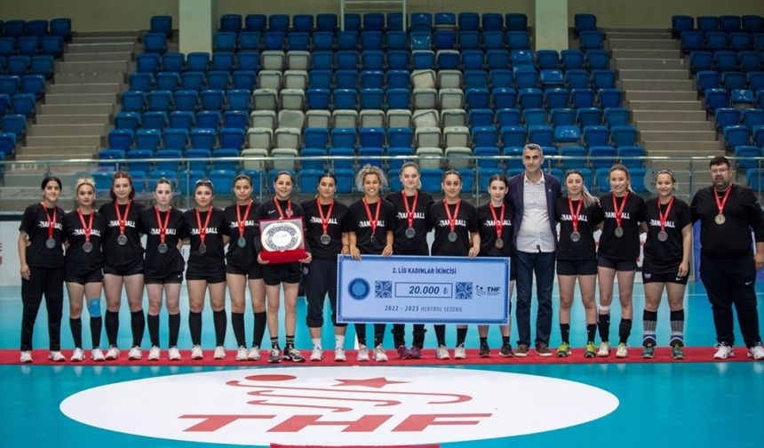 Hentbol Kadınlar 2. Ligi'nde Nurdağı HEM şampiyon oldu