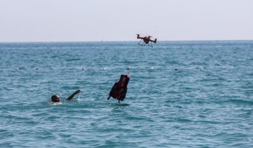 Antalya sahilinde drone cankurtaran