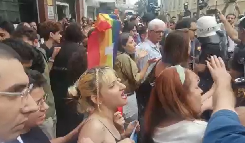 LGBT gruba polis müdahalesi