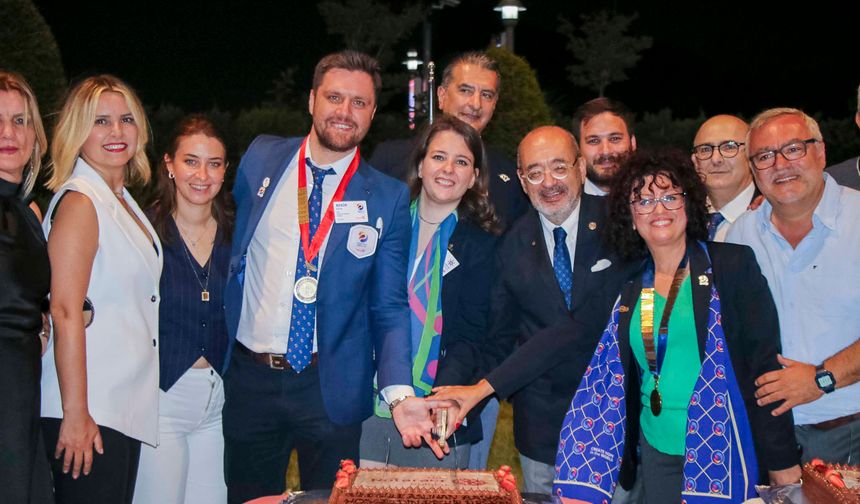 Berna Üzer Urla Rotary Başkanı oldu