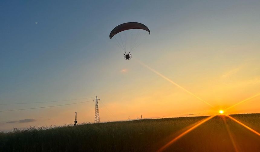 68 yaşında paramotor tutkunu