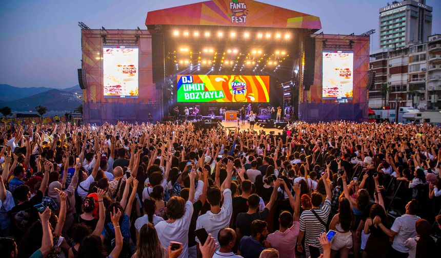 İzmir'de Fanta Fest rüzgarı esti