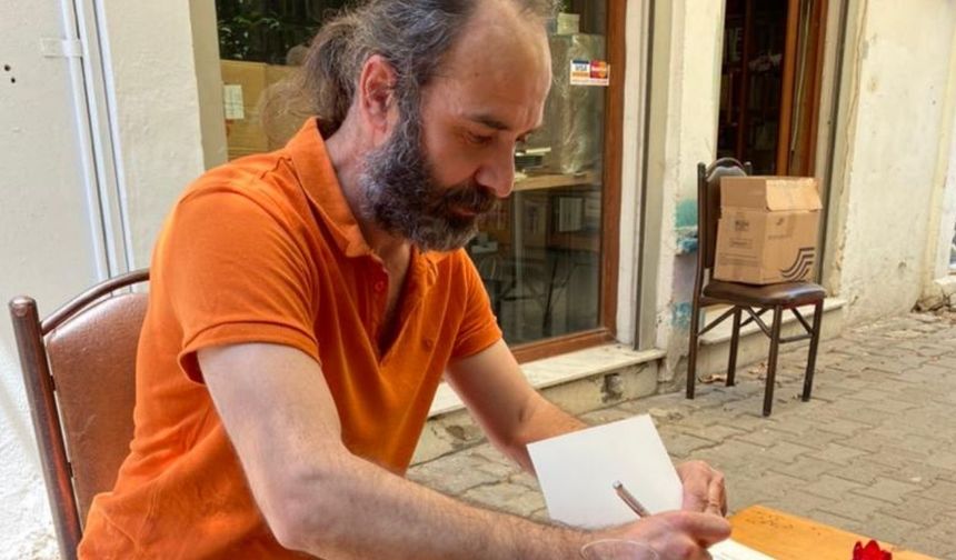 Masal dinlememiş çocuklar ve gülmekten uzak kadınlar için kitap yazdı