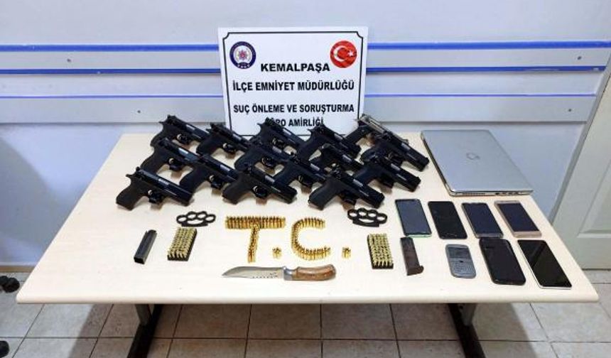 İzmir'de silah ticareti yapan çete çökertildi
