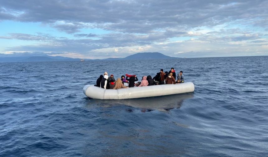 İzmir açıklarında 43 kaçak göçmen kurtarıldı