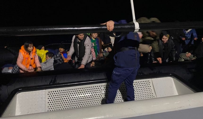 İzmir açıklarında 44 kaçak göçmen kurtarıldı