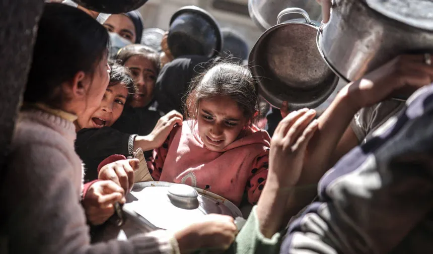 DSÖ: Gazze'de Açlıktan Ölen Çocuk Sayısı Artıyor
