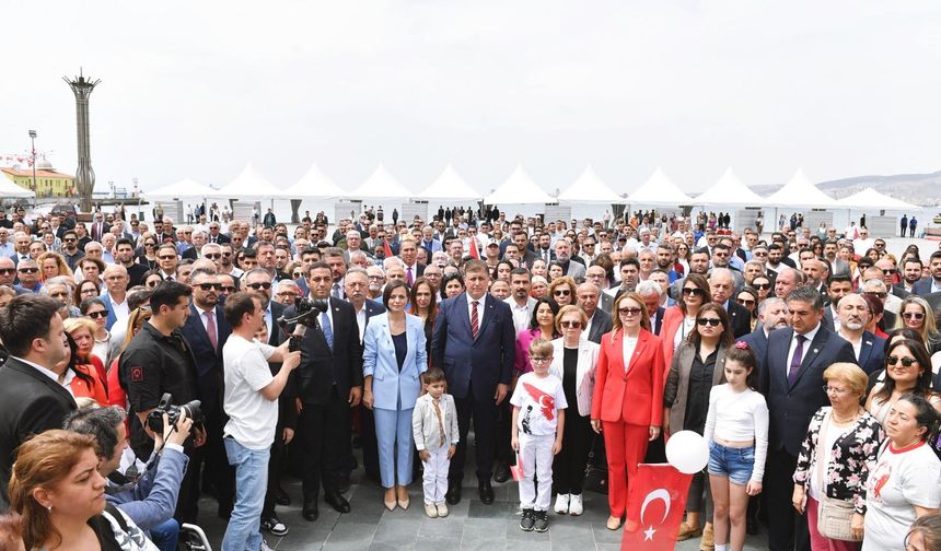 CHP'den 23 Nisan kutlaması: Cumhuriyet Meydanı'nda buluştular