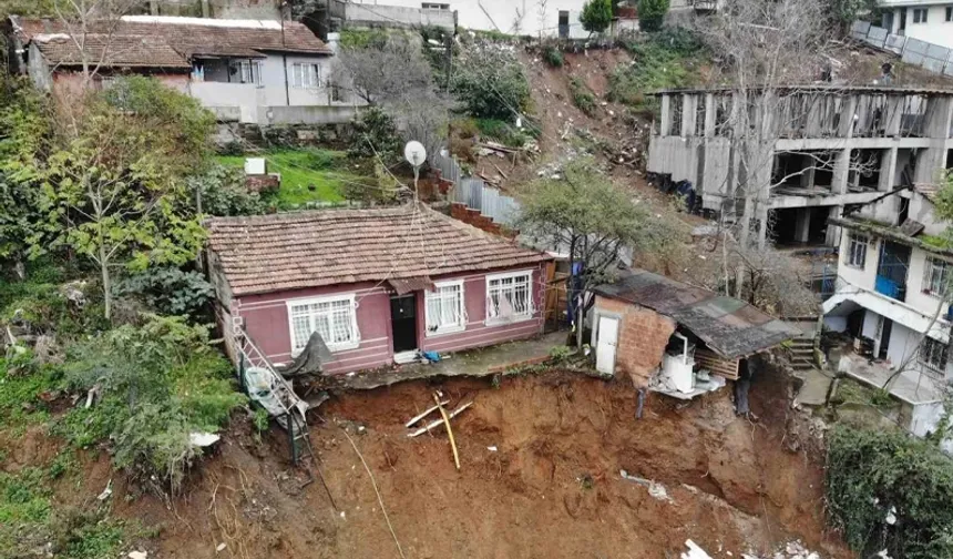İstanbul'da toprak kayması evler tahliye ediliyor Valilik açıklama yaptı