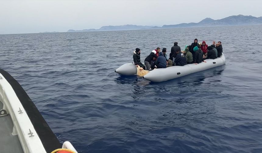 Marmaris açıklarında 35 kaçak göçmen kurtarıldı