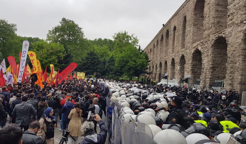 Taksim'e yürümek isteyen gruba polis müdahalesi