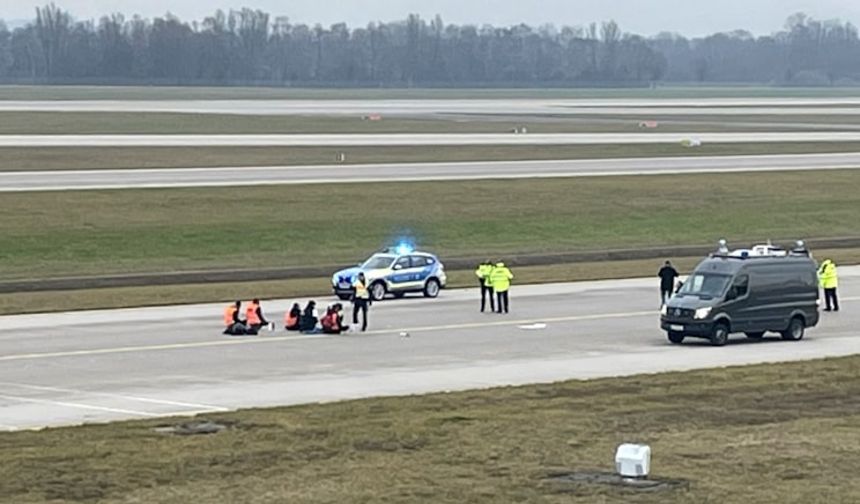 Almanya'da İklim Eylemi: Frankfurt Havalimanı'nda 50 Uçuş İptal Edildi